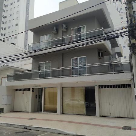 Apartamento No Centro - 1 บัลเนอาริโอ กังโบริว ภายนอก รูปภาพ